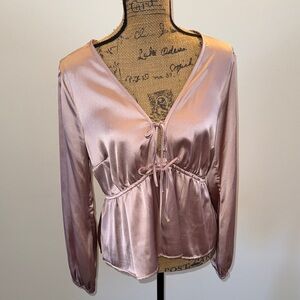 Beautiful Abercrombie Satin Tie-Front Blouse in Blush Pink